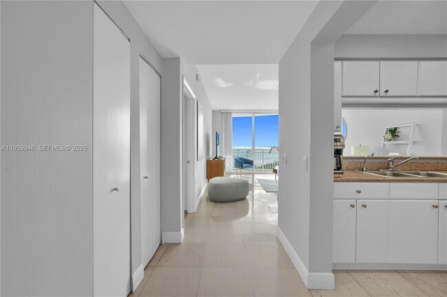 Building Photo - 2475 Brickell Ave