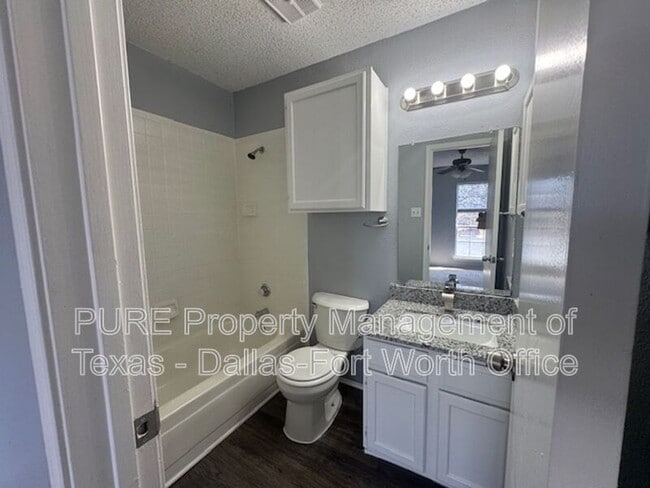 Building Photo - 4004 W Pioneer Dr