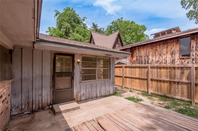 Building Photo - 1819 Ave Q