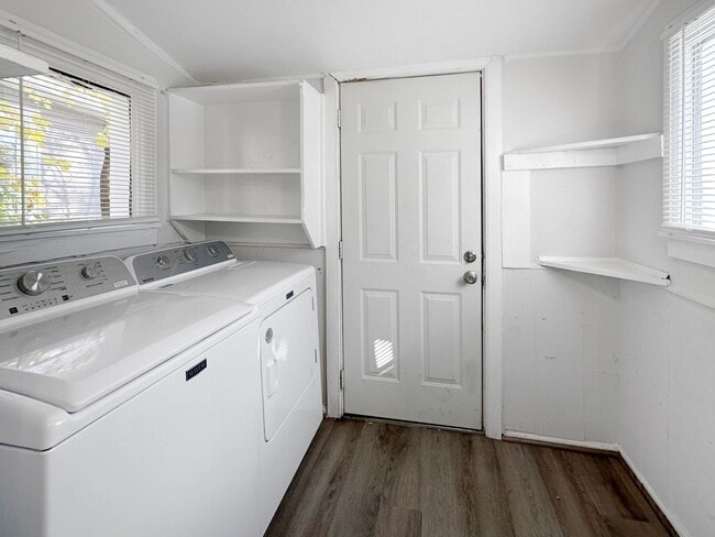 Building Photo - **HOLIDAY MOVE IN SPECIAL: $200 OFF 1st MO...
