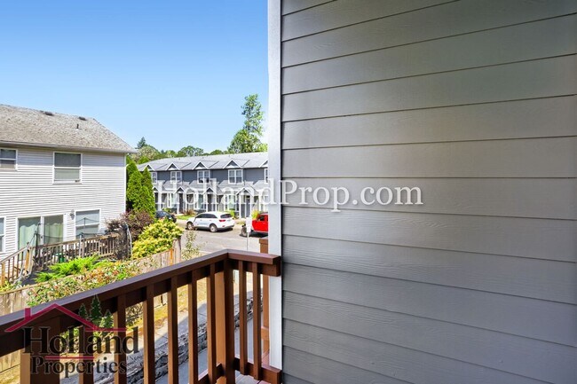 Building Photo - Modern Townhome with Dual Primary Suites & 2-Car Garage in Prime Beaverton Location