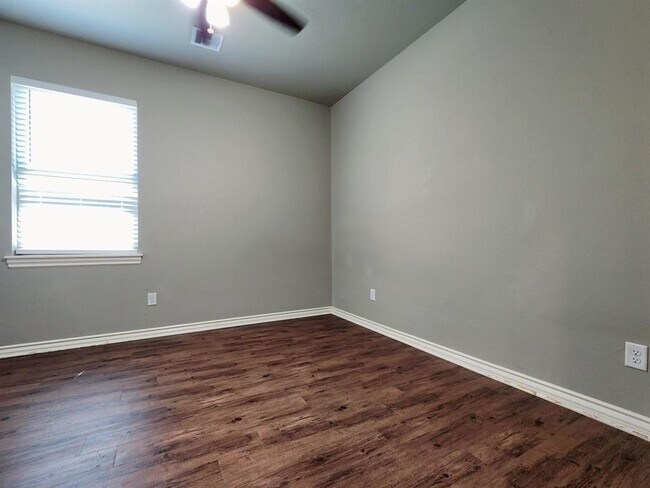 Building Photo - 2308 Paraiso Way