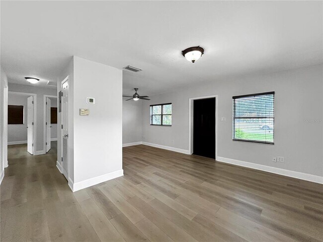 Building Photo - 2404 N Ramona Cir