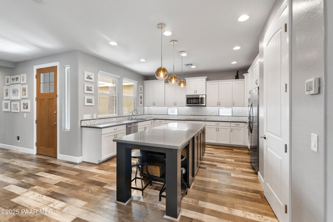 Building Photo - 1465 Varsity Dr