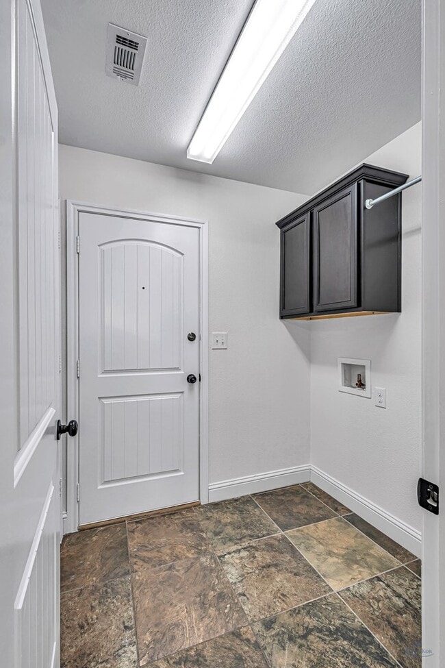 Building Photo - 410 E 97th St