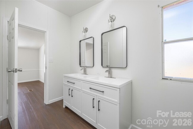 Building Photo - 1144 Eulalia Ln