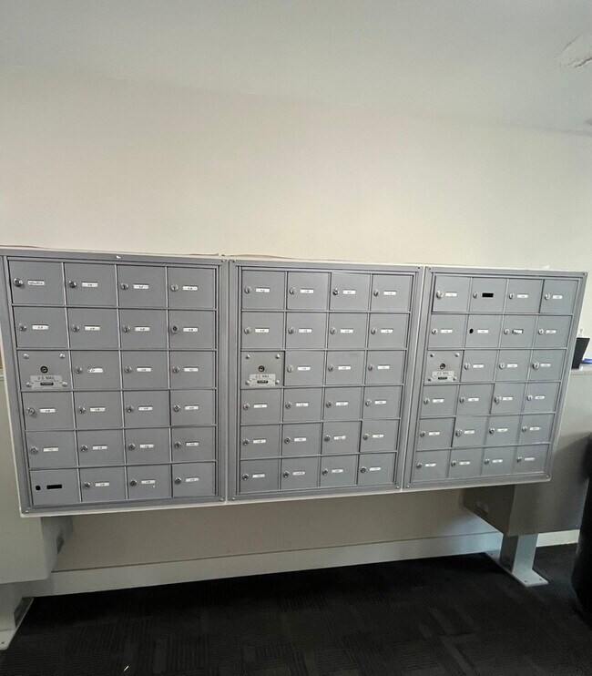 Building Photo - 710 E 200 S