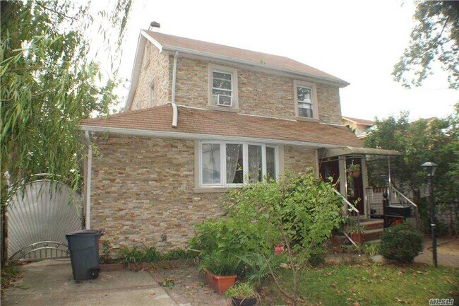 Building Photo - 71-12 165th St