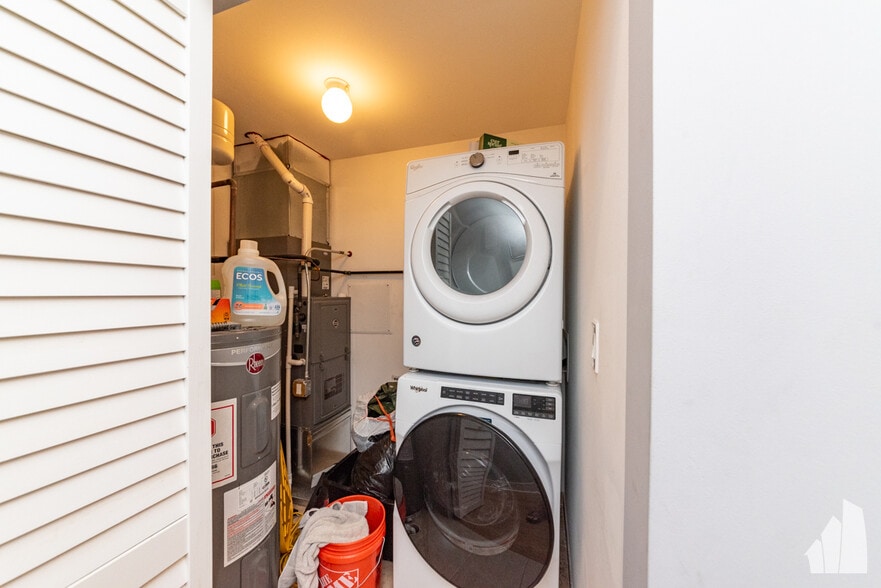 Building Photo - 2439 N Ashland Ave