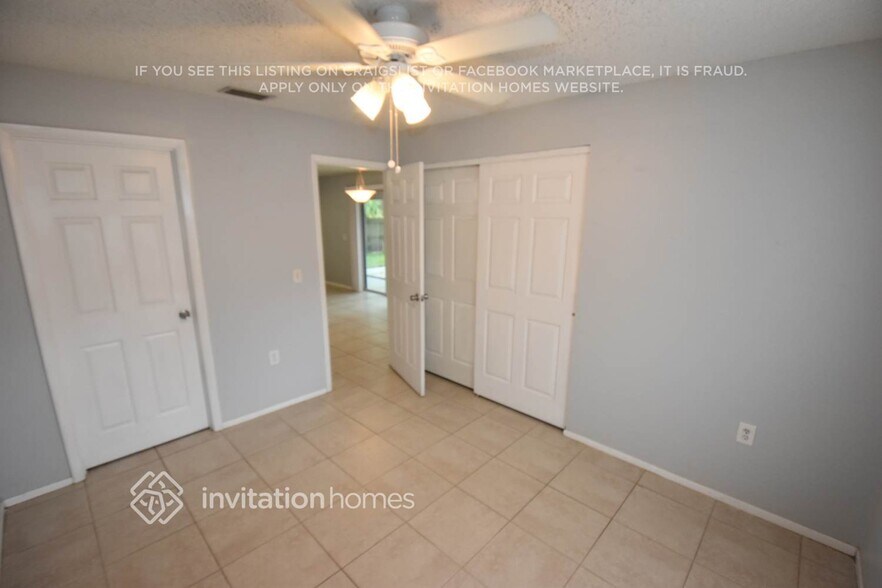 Building Photo - 1117 W Knollwood St