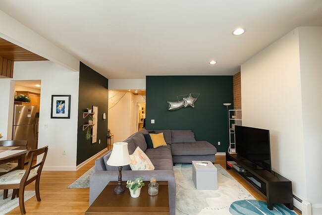 Building Photo - 390 Riverway