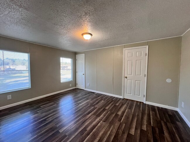 Building Photo - 31927 Seminole Rd