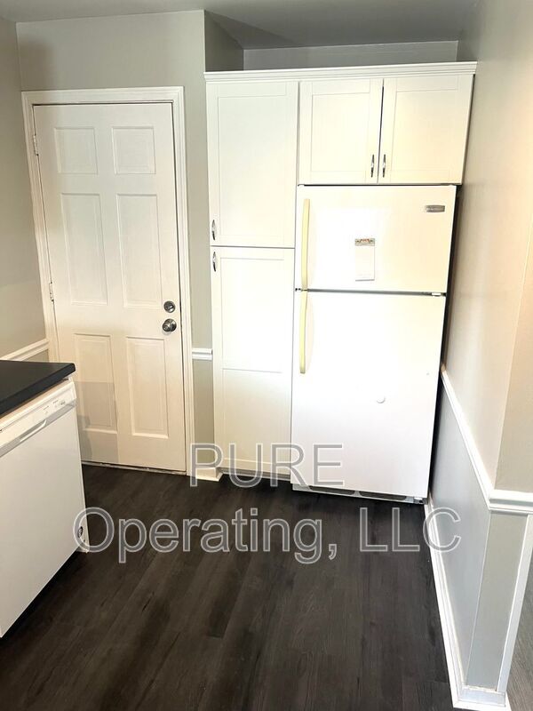 Building Photo - 2402 Ave A