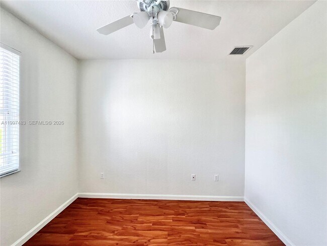 Building Photo - 3910 NE 13th Dr