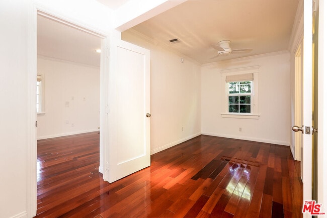 Building Photo - 252 Hampton Dr