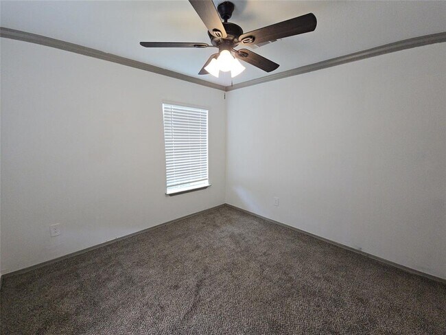 Building Photo - 9010 Linda Vista Rd