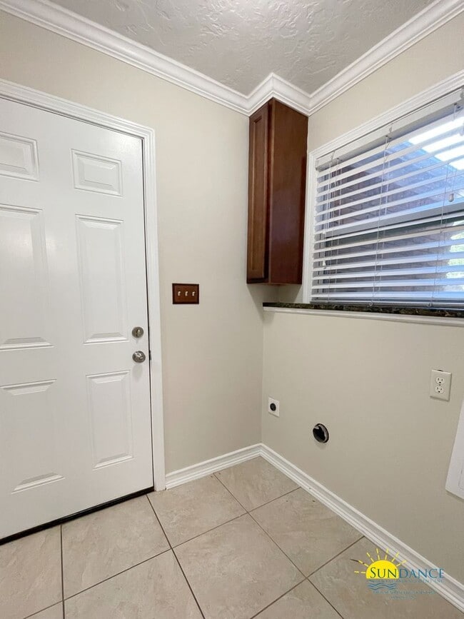 Building Photo - Spacious 4-Bedroom Home Minutes from Eglin AFB with a great home gym!