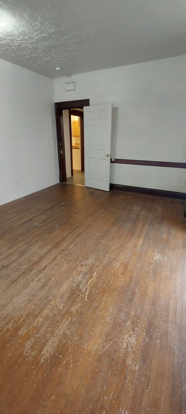 Building Photo - (1614 8th Ave)