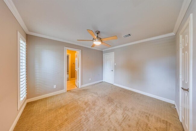 Building Photo - 11503 Lakeside Pl Dr