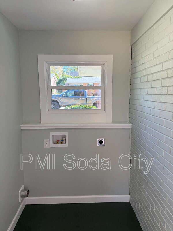 Building Photo - 2401 Truax Ln