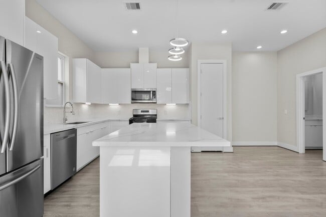 Building Photo - 861 Prosper St