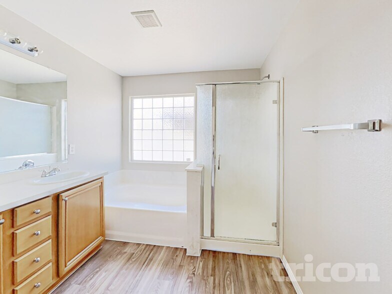 Building Photo - 11729 Giles St