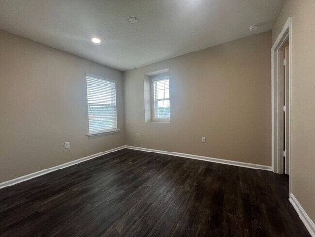 Building Photo - Stunning & Spacious  2 story home COMING S...