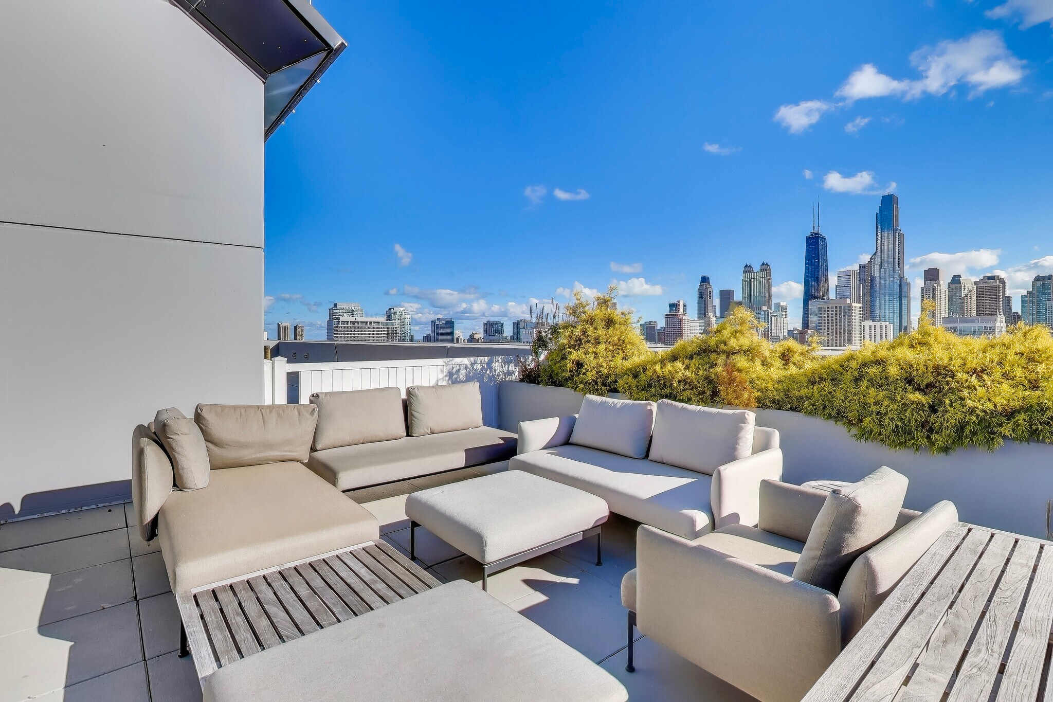 Building Photo - 375 W Erie St