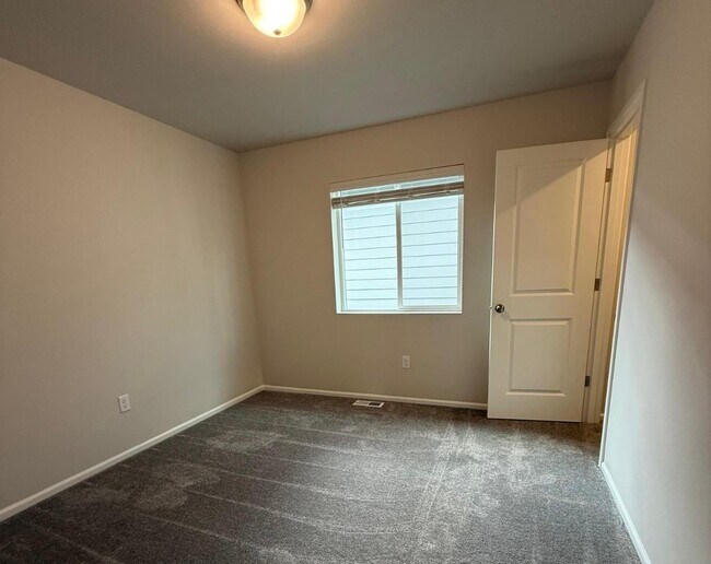 Building Photo - 1149 17th Ave