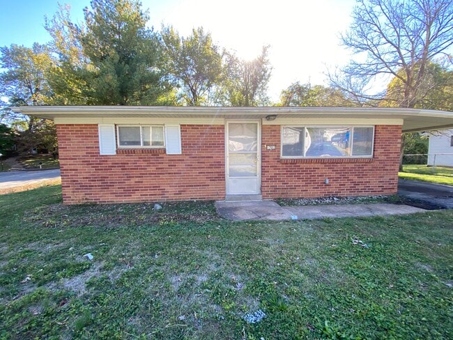 Building Photo - 6202 Warren Dr