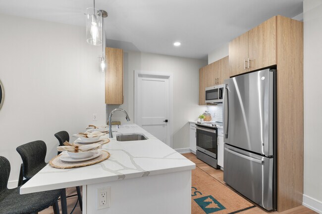 Building Photo - 5545 Park Ave