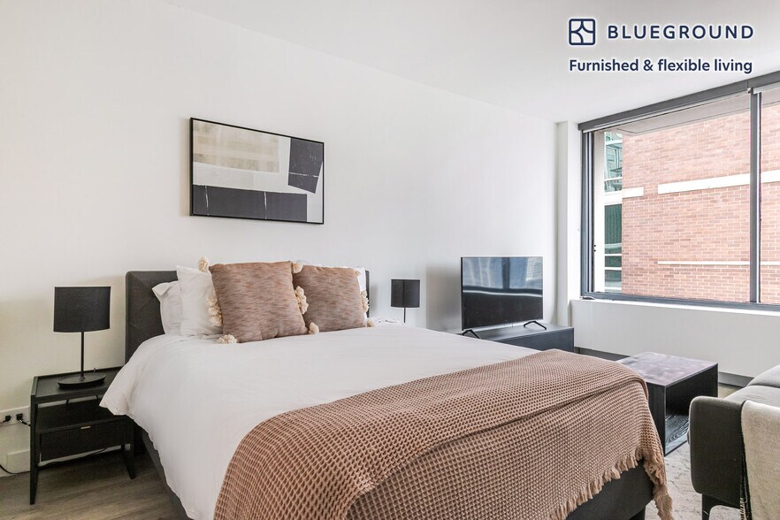 Building Photo - 21 E Chestnut St