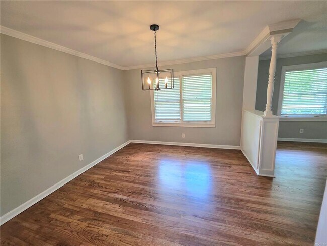 Building Photo - 2663 Ashlawn Dr
