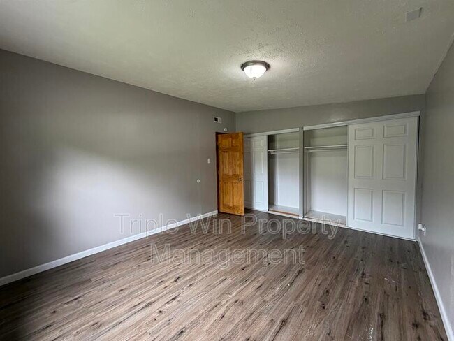 Building Photo - 810 St Anthony Ln