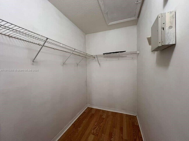 Building Photo - 1261 SE 31st Ct