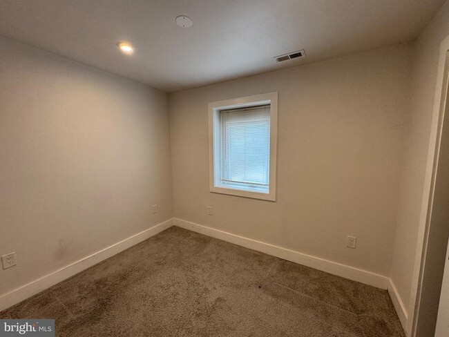 Building Photo - 930 Madison St NW