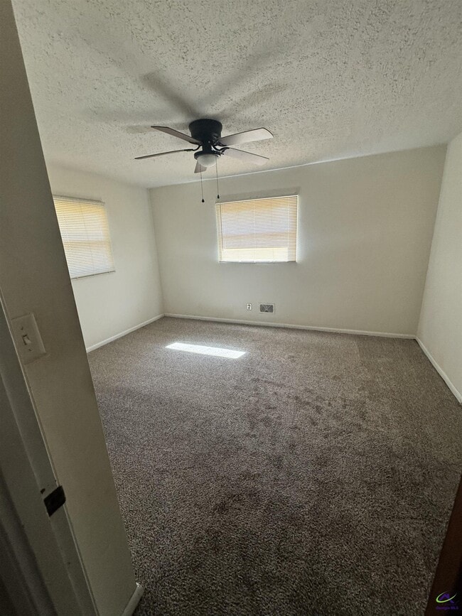 Building Photo - 501 Pinecrest Rd