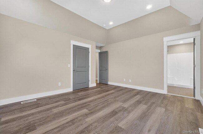 Building Photo - 104 North Rd