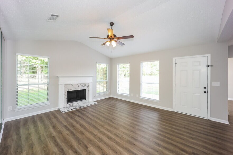 Building Photo - 320 Emerald Green Ct