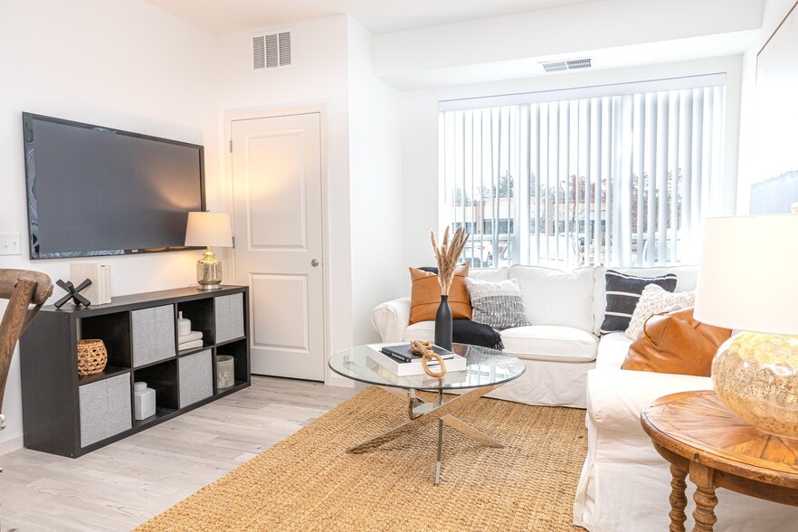 Building Photo - Vista Point