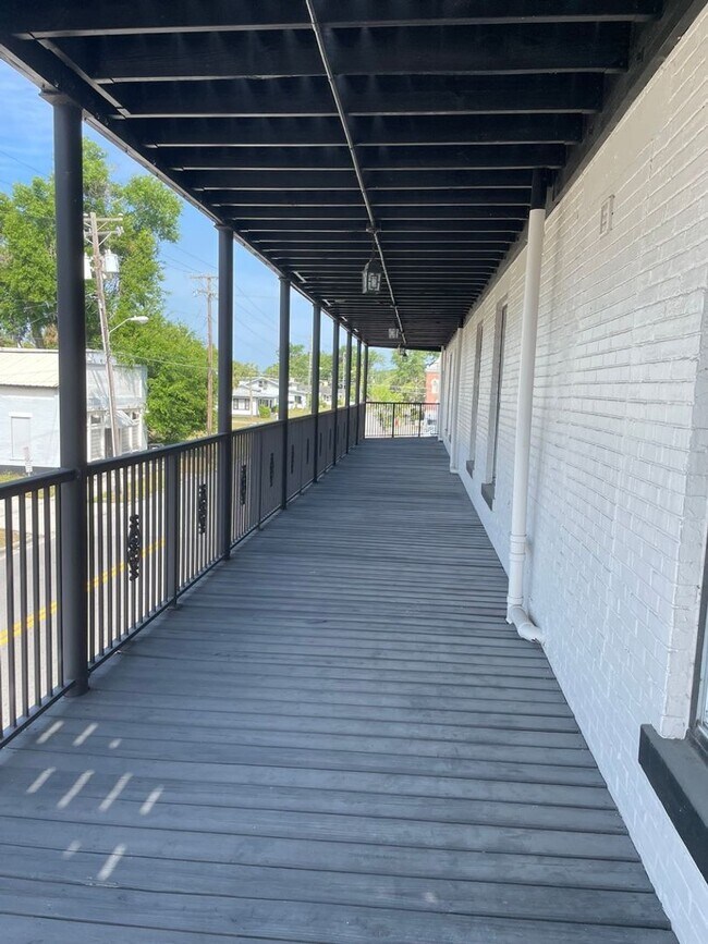 Building Photo - Corner Unit Overlooking Downtown Umatilla Granite Counters