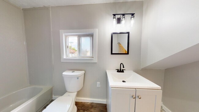 Building Photo - Old Brooklyn - 3 Bedroom Single Family Home