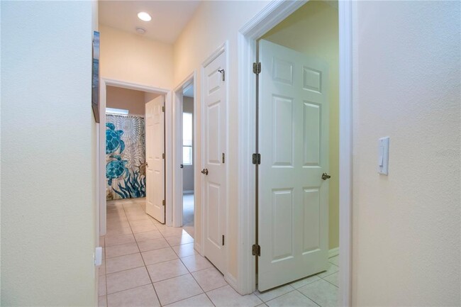 Building Photo - 275 Dahlia Ct