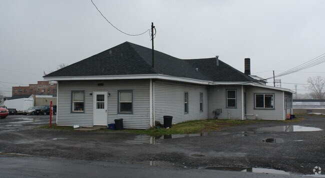 Building Photo - 805 Wolf St