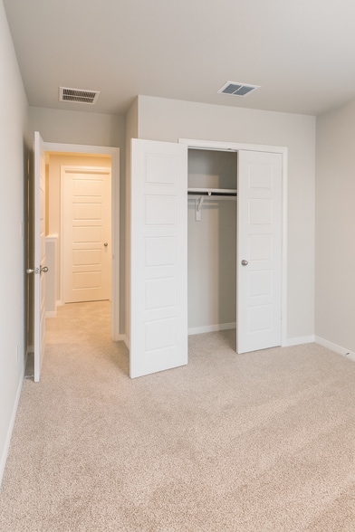 Building Photo - 463 Nespral Dr