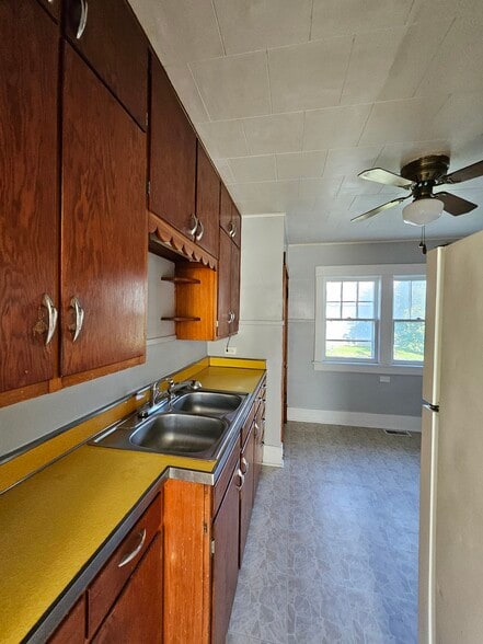 Building Photo - 616 Lee St