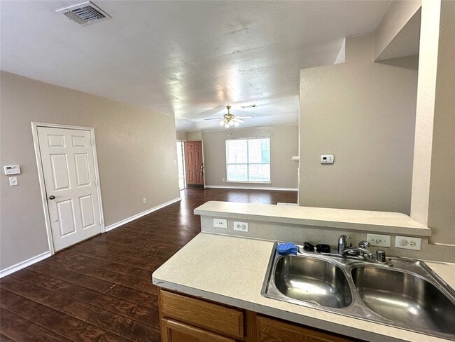 Building Photo - 822 Savage Dr