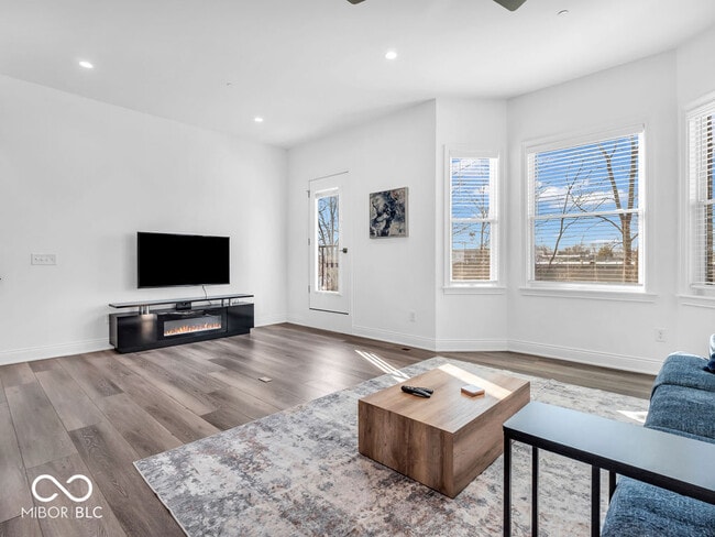 Building Photo - 962 Berkhamsted Ln