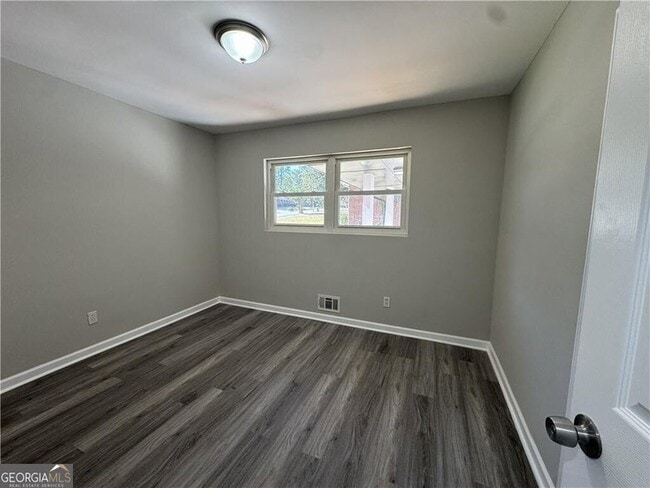 Building Photo - 3489 Creighton Rd SW