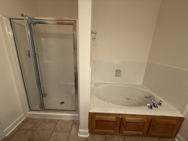 Building Photo - 500 Ashbrook-